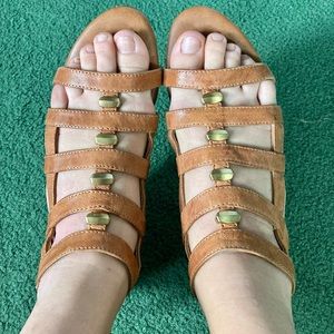Sofft .5 inch wedge tan sandals Size 6